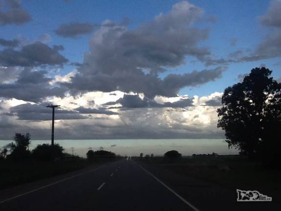 Fim de tarde, quase chegando à Vulla Nueva, na Argentina